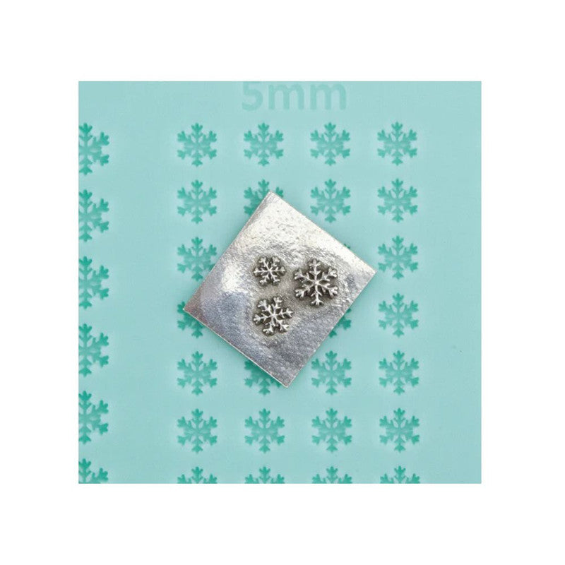 3 sizes of snowflakes