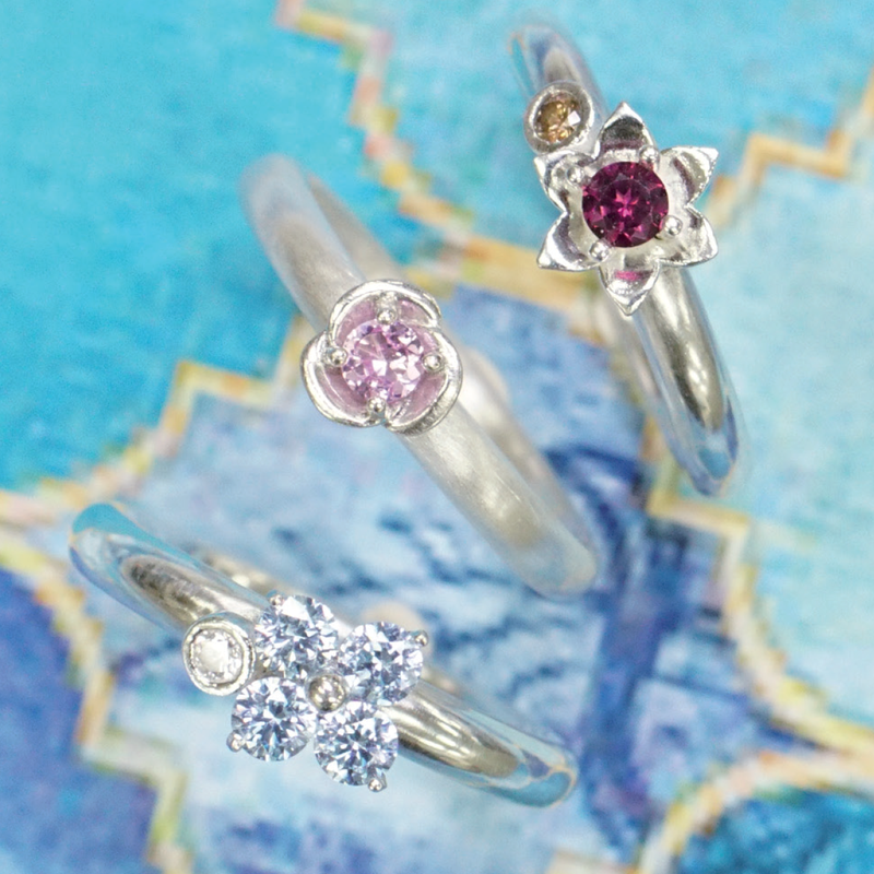 Flower prong ring examples.